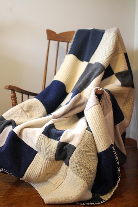 Wohndecke aus Pullovern basteln - DIY Wohnideen