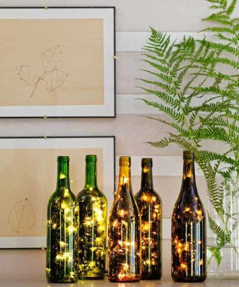 Wohndeko Lichterketten mit Weinflaschen