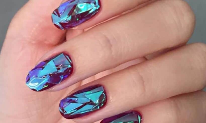 DIY Glass Nails – der beste Nagellacktrend des Jahres DIY Glass Nails – der beste Nagellacktrend des Jahres