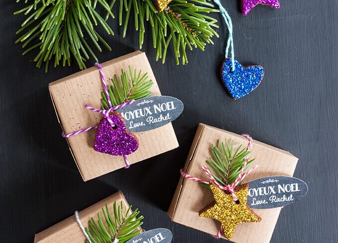 Glitzernder DIY Weihnachtsbaumschmuck aus Lebkuchen Glitzernder DIY Weihnachtsbaumschmuck aus Lebkuchen