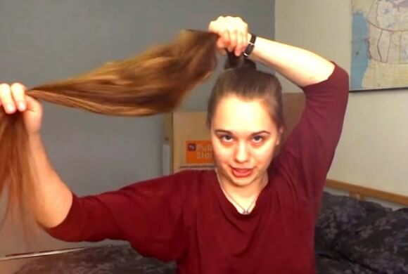 So kannst du schnell einen Haarknoten aus langen Haaren machen So kannst du schnell einen Haarknoten aus langen Haaren machen