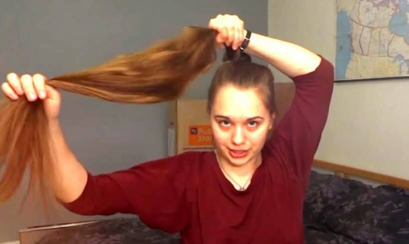 So kannst du schnell einen Haarknoten aus langen Haaren machen So kannst du schnell einen Haarknoten aus langen Haaren machen