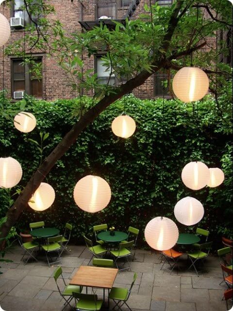 japanische Laternen im Garten - DIY Deko