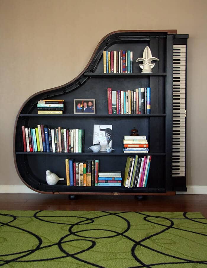 Klavier als Bücherregal nutzen - DIY Wohnidee zum selber machen