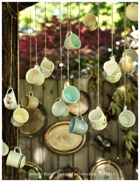 Garten mit Teetassen dekorieren - Süße Vintage-Deko für den Garten