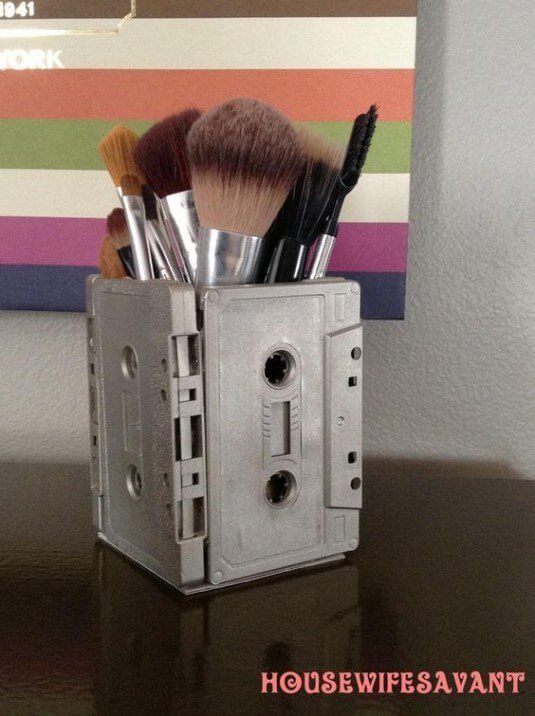 DIY Makeupzubehör-Behälter aus Kassetten selber basteln