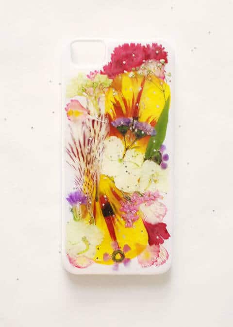 Handyhülle selber basteln-Lieblingsblumen verwenden-Bastel Ideen für den Alltag