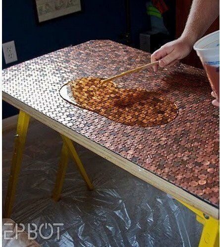 Tisch mit Münzen verzieren - DIY Wohndeko mit Kupfer-Look