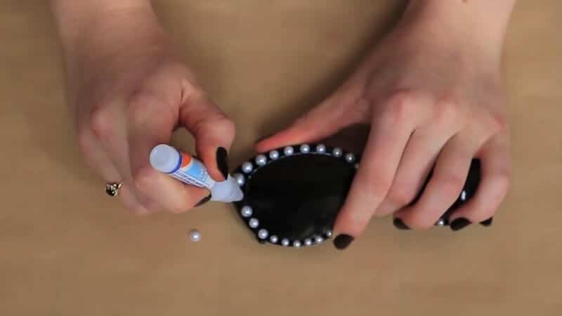 DIY Mode - Perlendeko - Sonnenbrille selber schmücken