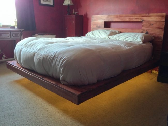 So kann man aus einer europalette ein traumhaftes bett basteln