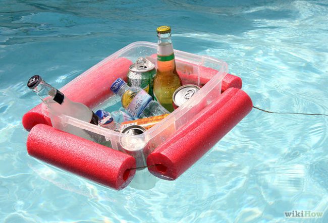 DIY Bastelidee-Getränke-Boot aus Schwimmnudeln basteln-schwimmendes Tablett