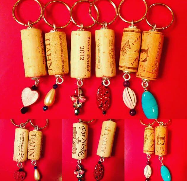 Schlüsselanhänger aus Weinkorken basteln- DIY Bastelideen