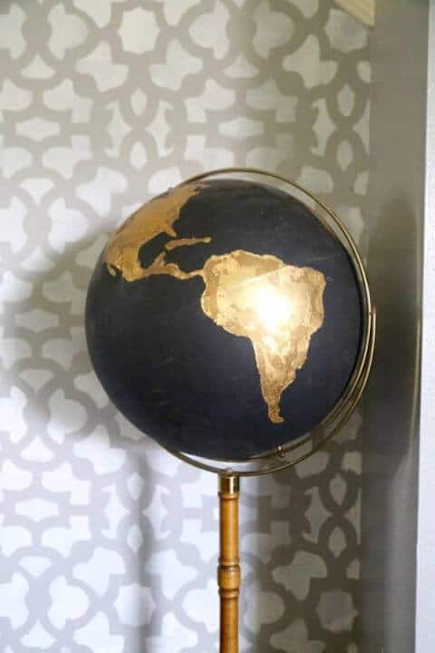 Edle Deko mit einem Globus basteln- Goldene Folie