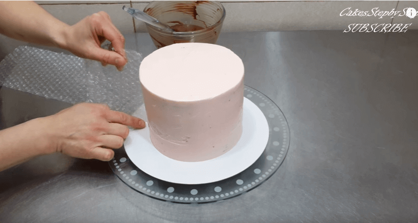 Leckere Kuchen verzierst du ganz leicht mit diesem Trick. Leckere Kuchen verzierst du ganz leicht mit diesem Trick.