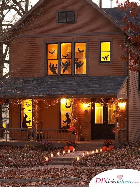 Fenster dekorieren zu Halloween - Fensterdeko mit Geistern und Fledermäusen