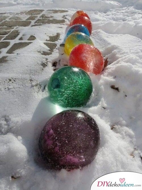 DIY Bastelidee mit Luftballons, riesige Eisluftballons, rieseige Murmeln aus Wasser, DIY Bastelidee mit Kindern