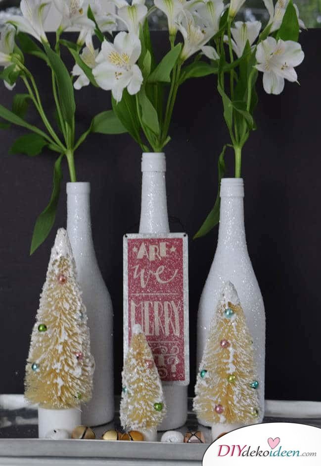 DIY Weihnachtsdeko Bastelideen mit Weinflaschen, Weiße Glitzervase 