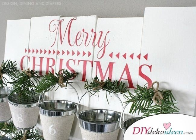 Adventskalender selber basteln, Holzplatte mit Eimerchen, DIY Weihnachtsdeko