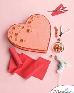 DIY Last Minute Geschnekidee- Geschmückte Valentinstagsbox