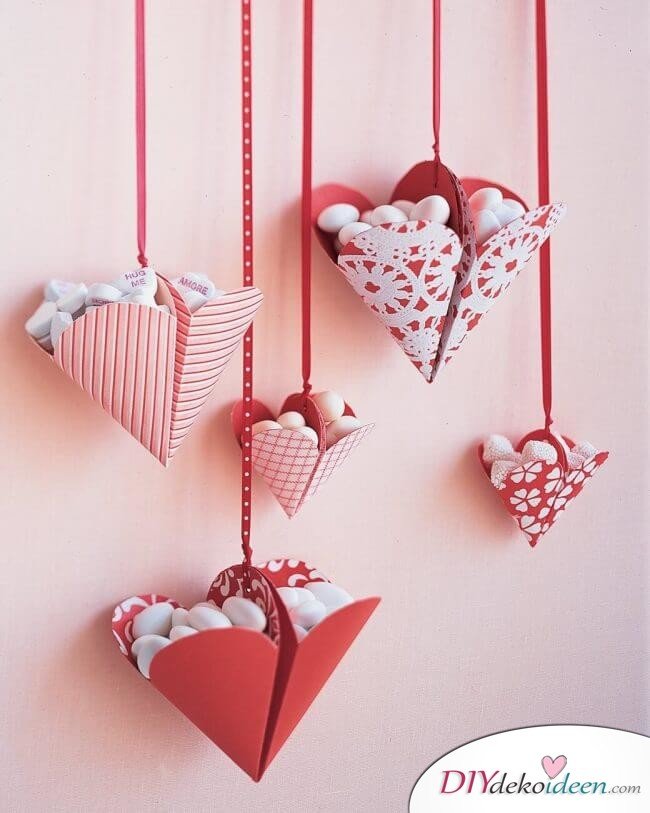  Mit Bonbons gefüllte Herzen - DIY Valentinstag Geschenk 
