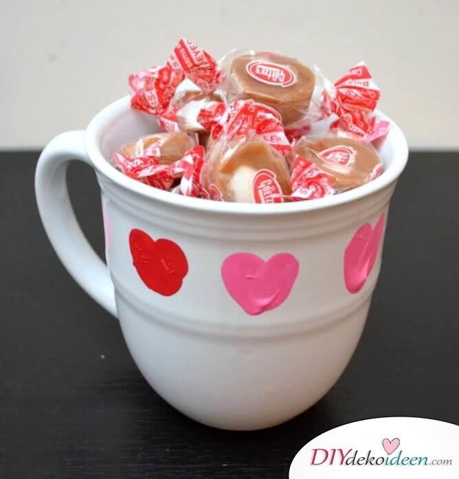 Süße Daumendruck-Tasse - DIY Bastelidee zum Valentinstag