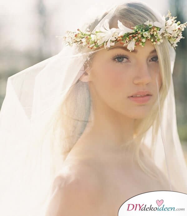 Brautfrisur mit Blumengesteck - Offenes Haar
