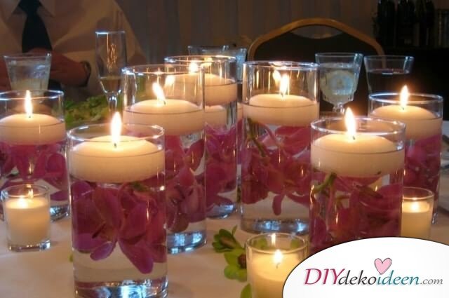 Schwimmende Kerzen mit Orchideen - Valentinstags-Dekoration