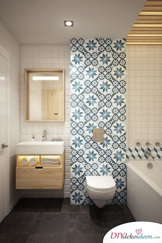 Fliesen-Deko Ideen: modernes Badezimmer mit marokkanischen Fliesen: Blau und Weiß mit Holz