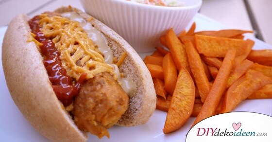 So machst du schmackhafte vegane Hot Dogs mit Süßkartoffel-Fries. So machst du schmackhafte vegane Hot Dogs mit Süßkartoffel-Fries.