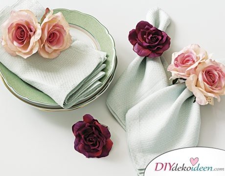 DIY Hochzeitsdekoration Bastelideen - Serviettenringe aus Rosen 