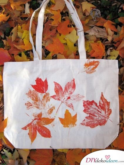 Herbstdeko basteln mit Blättern - DIY Tasche 