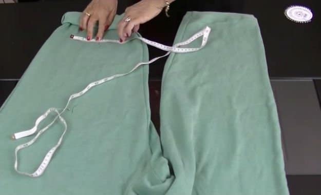 Hundemantel aus eines Hose herstellen - Schritt 3. 