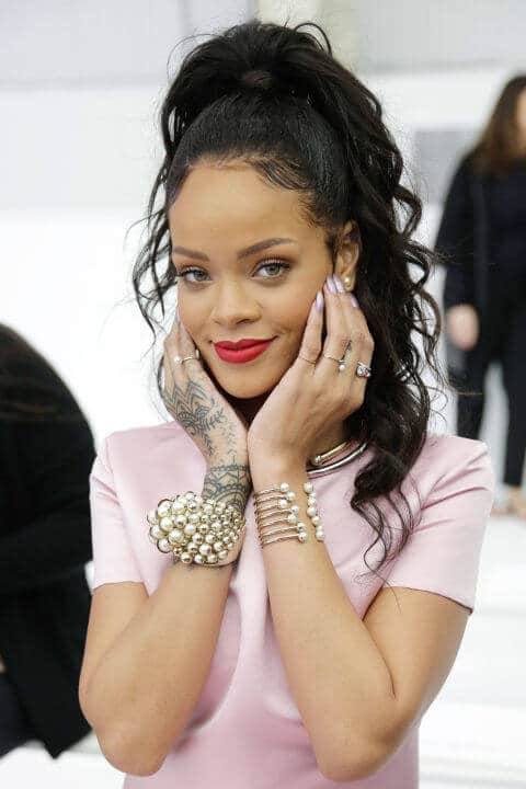 Wasserfall Locken - Haarstyle von Rihanna