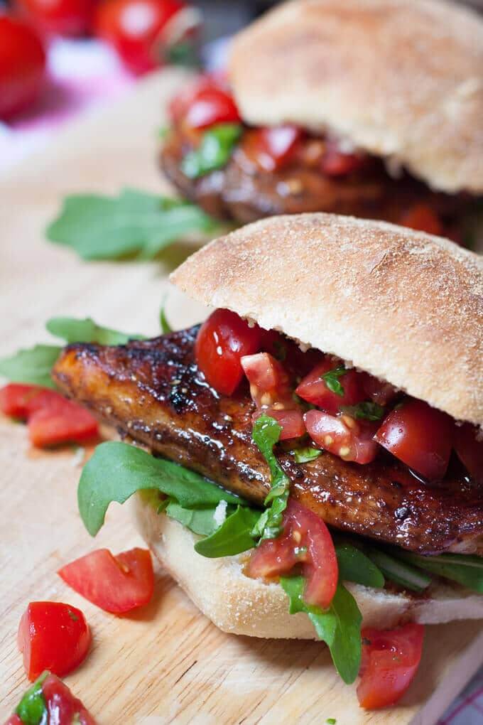 einfache Rezepte - Bruschetta Chicken Burger