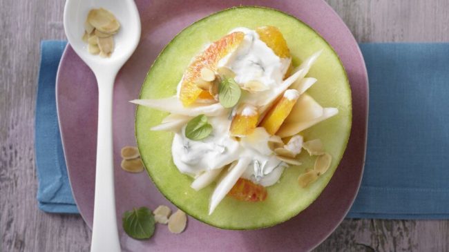 Gefüllte Melone mit Fruchtjoghurt - leckere Dessert-Rezepte