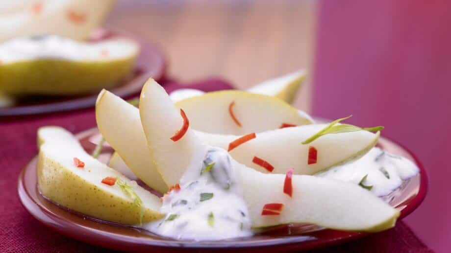 Marinierte Chili-Birnen mit Estragon-Joghurt - gesunde, glutenfreie Desserts 