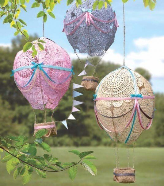 Heißluftballons mit Spitze veredeln - Gartendeko selber machen - Partydekoration mit Luftballons