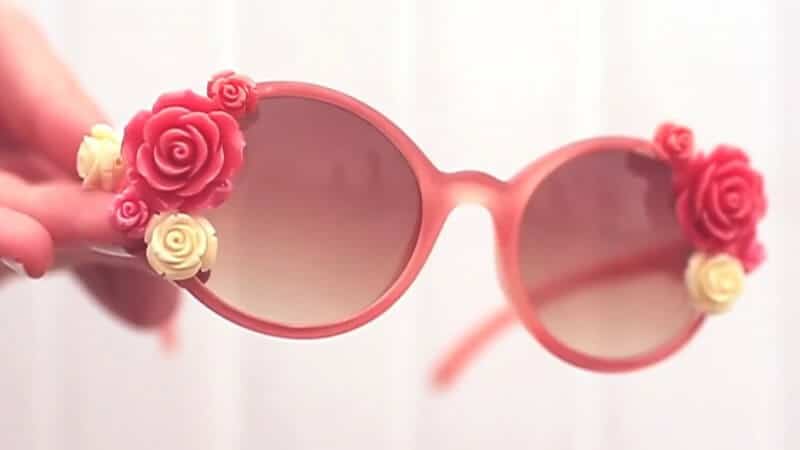 Sonnenbrille mit Rosen dekorieren - Dekoideen zum Selbermachen