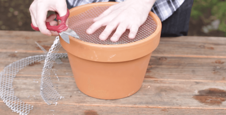 Mini Holzkohlegrill - DIY Bastelidee-Holzkohlegrill selber machen-Blumentopf zum Grill zaubern