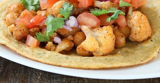 Zauberei in der Küche: diese himmlische Tortillas sind leckerer als Pizza! - Kichererbsen Blumenkohl Taco mit Mungobohnen Tortillas