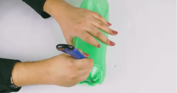 Aus Plastikflaschen einen Besen basteln