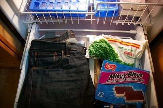 DIY Ideen - Life Hacks für Frauen - Jeans in den Kühlschrank liegen
