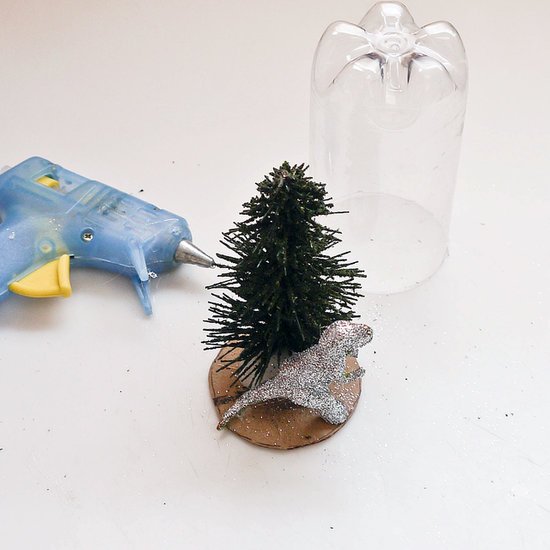 Weihnachtsdeko zum Selbermachen, aus Plastikflaschen basteln, DIY Weihnachtsdeko Bastelideen