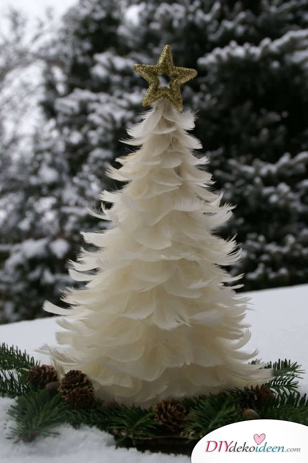DIY Weihnachtsbaum-Bastelideen, Weihnachtsbaum aus Federn, mit Federn basteln