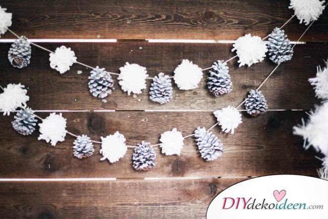DIY Weihnachtsdeko Bastelideen mit Tannenzapfen-Girlande basteln