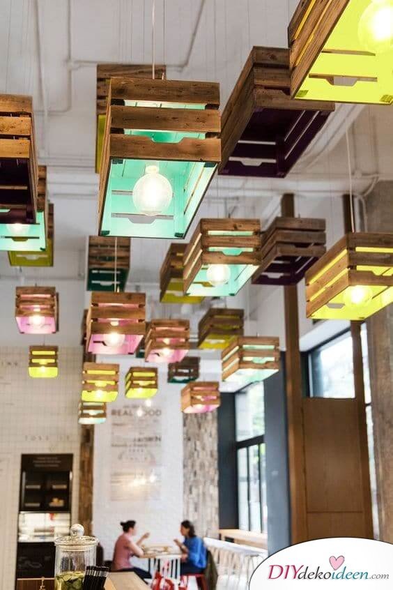 Kreative Lampen aus Holzkisten basteln