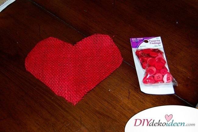 Valentinstgasdeko - DIY Herzbild aus Knöpfen