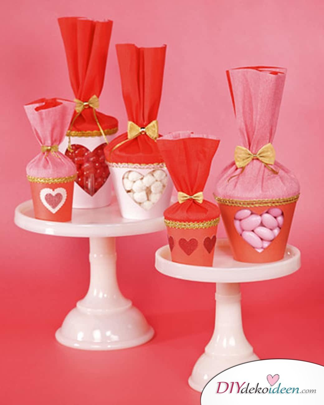 Süßigkeiten-Becher zum Valentinstag - DIY Bastelideen 