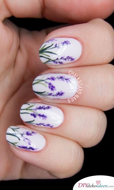 DIY Nageldesign Ideen für Frühlingsnägel - Nageldesign mit blühendem Lavendel