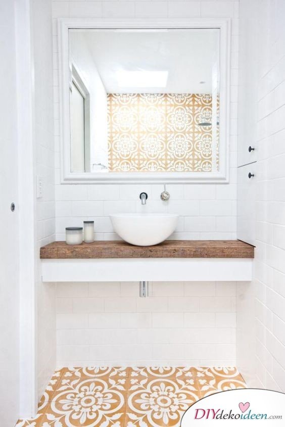 Fliesen-Deko Ideen: modernes Badezimmer mit marokkanischen Fliesen: Gelb und Weiß